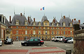 厄鎮城堡（法語：Château d'Eu）全景