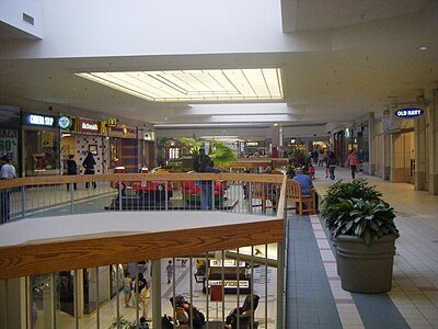 Second floor looking from Sears in 2008, before the mall was renovated