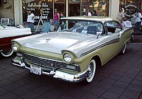 1957 Ford Fairlane 500 Club Victoria