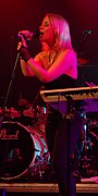 Annie performing in Bergen in 2005.