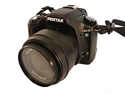 Front view of the Pentax *ist DS with a kit zoom