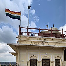 Closer view of the Jaipur flag on top of the Mukut Mandir
