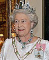 伊利莎伯二世女王佩戴着她的勋章