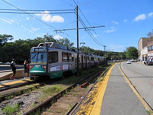 停靠在派卡角站的绿线入城列车，照片拍摄于2018年