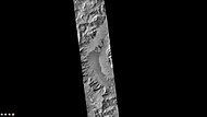 火星勘测轨道飞行器背景相机显示的奥森·威尔斯撞击坑西侧部分，坑底上暗色区是沙丘。