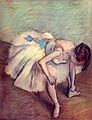 《调整舞鞋的舞者》(Dancer Adjusting Her Slipper)，1890年，私人收藏