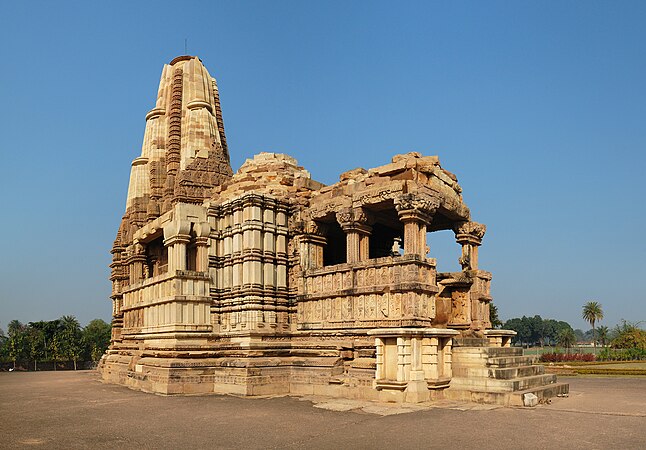 图为印度克久拉霍的杜哈德夫神庙。