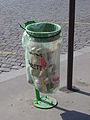 法国巴黎街头的反恐垃圾桶