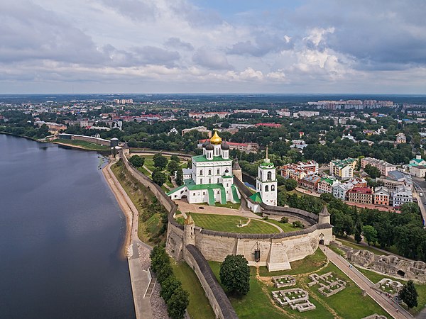 图为俄罗斯的普斯科夫克里姆林宫。