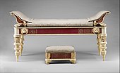沙发和脚凳； 公元1-2世纪； 木头、骨头和玻璃材质； 沙发尺寸为105.4×76.2×214.6公分； 大都会艺术博物馆