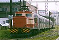 ED402牵引东急7700系电动列车进入旧十和田市站，7700系准备在线内服役。（2001年）