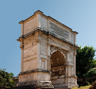 提圖斯凱旋門是一座早期的羅馬帝國凱旋門，只有一個拱門，建於公元81年。
