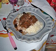 加尔迪安炖牛肉和小卡马格米饭