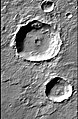 火星侦察轨道器的背景摄影机（CTX）拍摄，陨石坑内黑框是下一张影像所在位置。