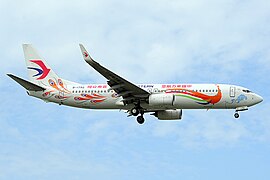 东航云南公司波音737-800金孔雀彩绘