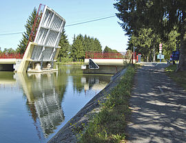 The lifting bridge in Viéville