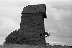 A shingled windmill (koźlak) in Polska Wieś (photo from the late 1980s)