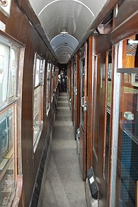“英国铁路1型客车”包厢二等座车走廊
