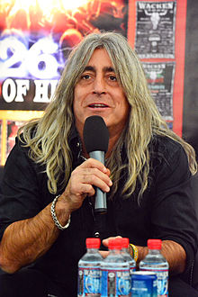 Dee in 2015