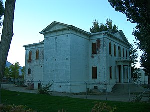 1883年埃斯梅拉達縣政府遺址和舊米納勒爾縣行政中心（英語：Mineral County Courthouse (Nevada)）