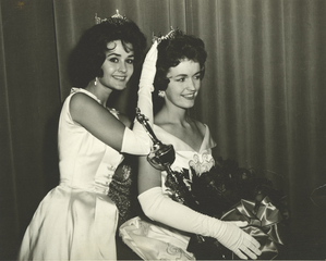 Miss Mississippi 1960, Patricia McRaney, crowning Miss Mississippi 1961, Annice Jernigan