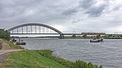 The entire new railway bridge, with the main span