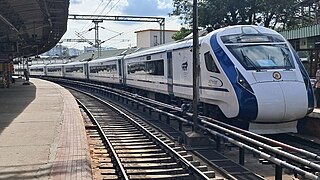 Vande Bharat Express standing on Platform 7