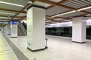万山道站站台