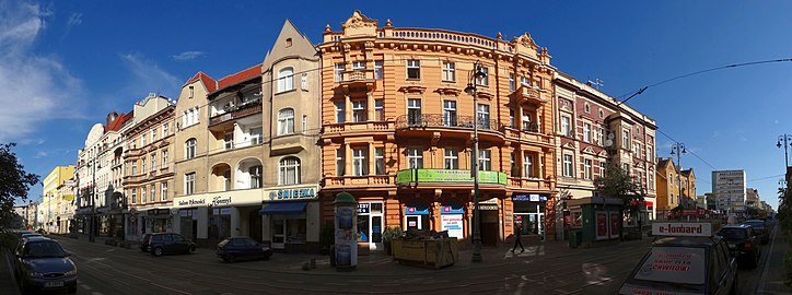 Panorama on the Gdanska Street, George Sikorski Tenement on the left, Nr.33 on the right