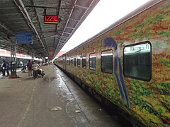 12290 Nagpur Duronto Express at Mumbai CST station.