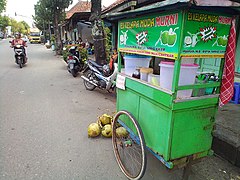An es kelapa muda street vendor