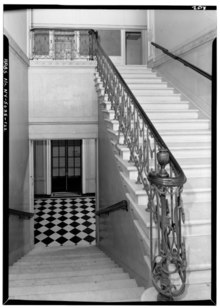 A grand stair in the Fahnestock house at 457 Madison Avenue