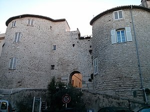 城门（法语：Enceinte gréco-romaine d'Antibes）