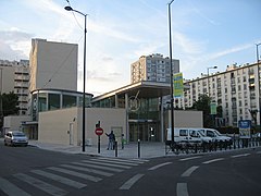Les Agnettes street-level entrance