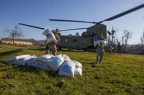 2016年10月，美國海軍陸戰隊運輸世界糧食計劃署的大米至海地