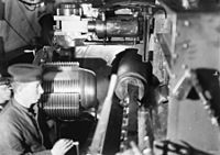 Leftward-opening breech of British 12-inch gun on HMAS Australia, 1918. This breech was locked by rotating counter-clockwise