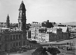 1950. Looking NE from Victoria Sq with the GPO and Treasury buildings in the foreground