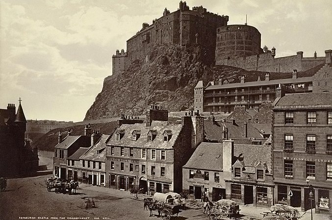 图为爱丁堡城堡。