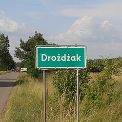 Road sign leading to Drożdżak