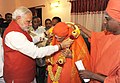 The Prime Minister, Shri Narendra Modi meeting Sri Shivakumar Swamy ji, during his visit to the Siddaganga Mutt, at Tumkur, in Karnataka on September 24, 2014
