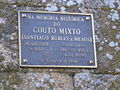 Commemorative plaque on the church of Santiago de Rubiás