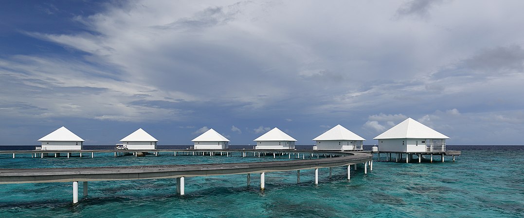 图为泰达芙士岛（英语：Thudufushi）的客房，该岛前身为马尔代夫南阿里环礁的无人岛之一，1990年发展成一个拥有70间客房的4星级度假旅馆。