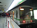 2号线于1999年9月20日启用，图为人民广场站2号线列车