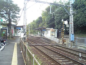穴太站站台出入口（2009年10月11日）