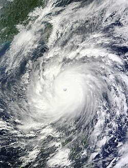 10月18日，强度达到巅峰的超强台风鲇鱼正接近菲律宾