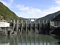 秋叶水坝（日语：秋葉ダム），既是佐久间水坝的逆调节池，也是一座多功能水坝。