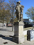 Statue of Mercury at the right side of the ramp