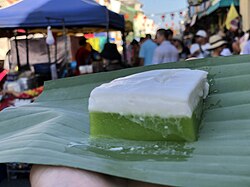 โกยตาลาม(Kue Talam) 來自於馬來西亞的kuih talam，是布吉土生華人娘惹甜食