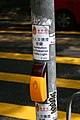 香港的一个控制人行横道信号灯的按钮