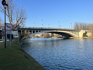 横跨马恩河的茹安维尔桥